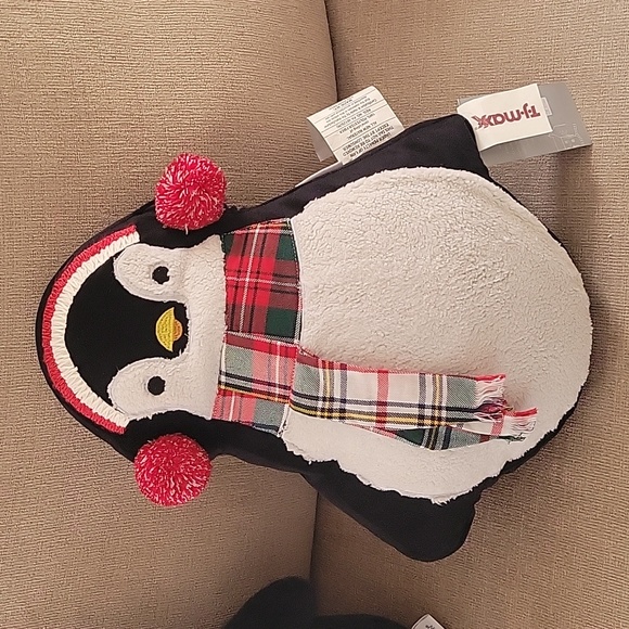 Penguin Pillows - Picture 2 of 10